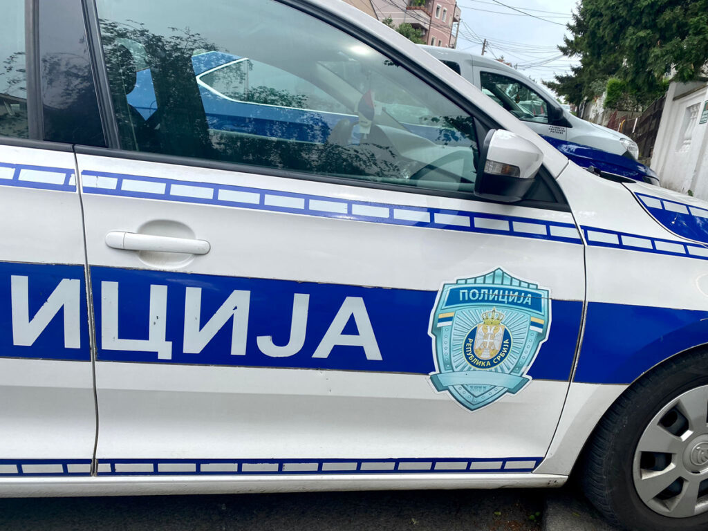 POLICIJA PREGLEDALA KAMERE I TRAGA ZA NAPADAČEM: Pretučen mladić (22) na Novom Beogradu