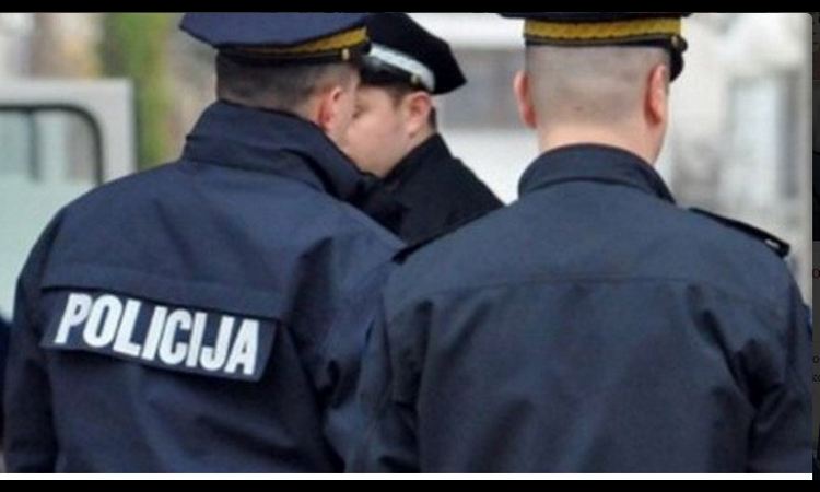 GOLE fotografije profesora uznemirile čitav Balkan: Njegova odbrana pred POLICIJOM će vas zaprepastiti! FOTO 18+