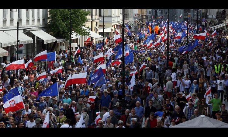 PROTESTI U POLJSKOJ: Nekoliko hiljada ljudi demonstriralo protiv konzervativne Vlade