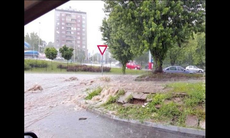 OGROMNA KOLIČINA PADAVINA: Poplavljen deo opštine Gračanica!