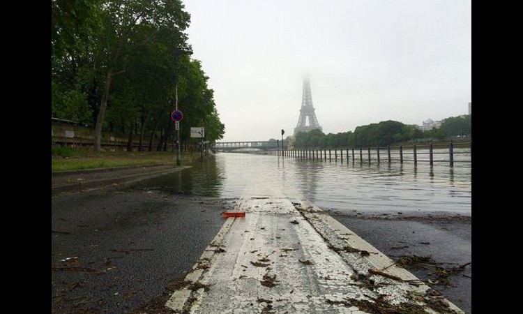 PRIRODNA KATASTROFA: Poplave u Parizu će danas dostići VRHUNAC!