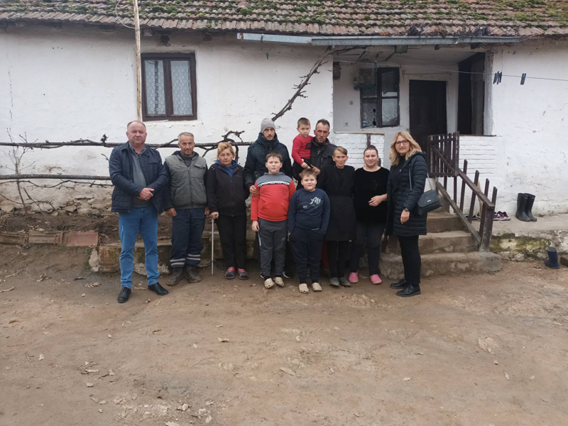 Desetočlana porodica Maksimović iz zaseoka Ručevica dobija novu kuću