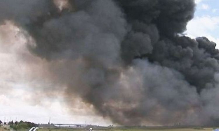Veliki požar na NAJVEĆEM AUTO-OTPADU U EVROPI  (FOTO)