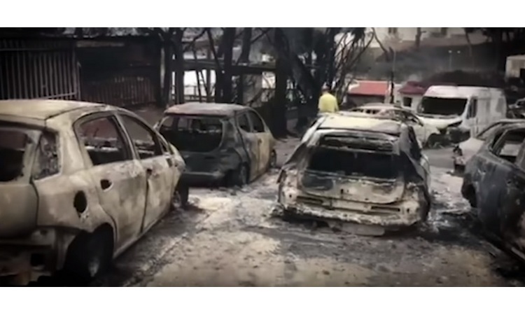 Jeziva svedočenja ljudi koji su preživeli požare u Grčkoj: Ljudi zagrljeni izgoreli u kolima, neki se spasli skakanjem u vodu! (VIDEO)