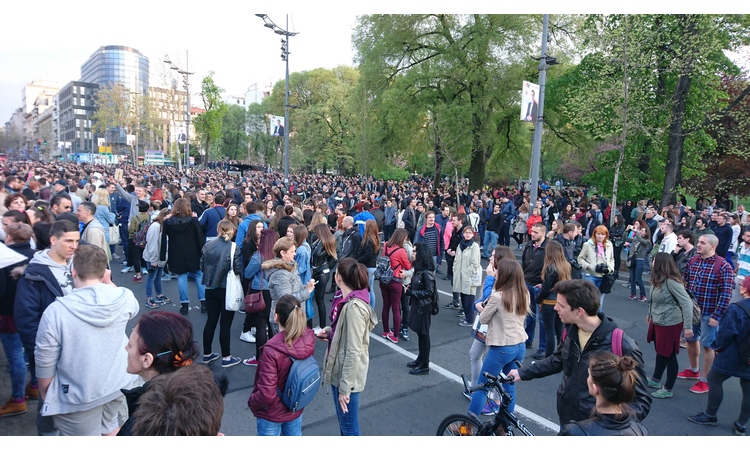 Četvrti dan protesta u Beogradu: ISTI ZAHTEVI, NOVA MARŠRUTA! (VIDEO)
