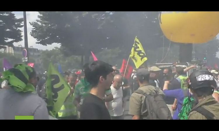 DEMONSTRANTI BLOKIRALI ULICE FRANCUSKE: Protesti nastavljeni, privedeno 85 ljudi! (VIDEO)