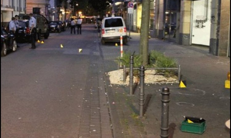 PUCNJAVA U BOLNICI: Upucao dva policajca i lekara, više teško ranjenih!
