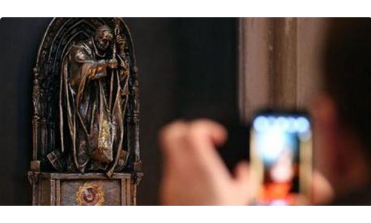 VERNICI OGORČENI: Ukradena relikvija pape Jovana Pavla Drugog