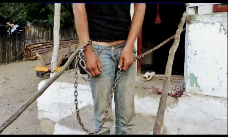 KIDNAPOVALI IH I VEZALI LANCIMA:  Pritvoreno 38 osoba osumnjičenih za držanje robova