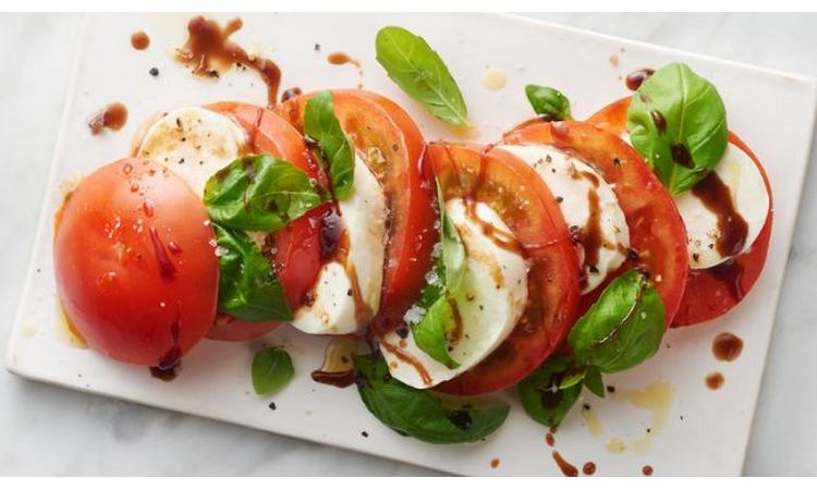 DUH ITALIJE U VAŠOJ KUHINJI: Karpeze salata koju ćete obožavati!