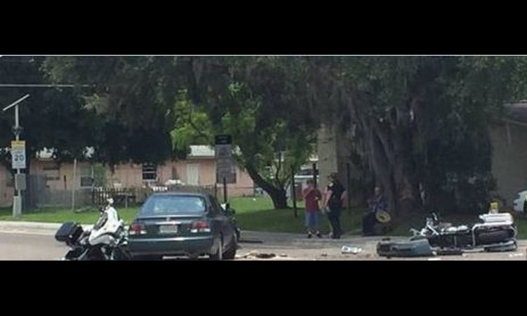 DRAMA NA SAHRANI ŽRTVE IZ ORLANDA: Automobil uleteo u POVORKU!
