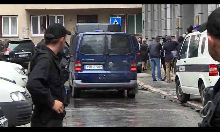 PROTESTI U SARAJEVU: 1.000 pripadnika policije ispred zgrade Vlade Federacije BiH!
