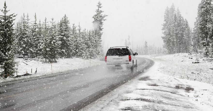 PUTEVI SRBIJE PORUČUJU: Oprezno zbog snežnih padavina na pojedinim putevima!