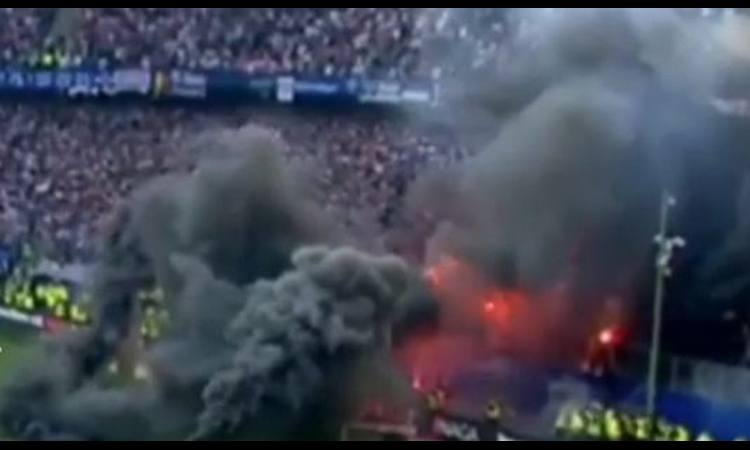navijači zapalili stadion!