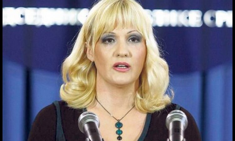 Savetnica predsednika Nikolića odbrusila EU komesaru: Poručila mu da gleda svoja posla i bakće se svojom EU, umesto što deli lekcije Srbiji