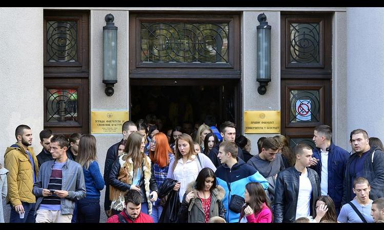 Ministarstvo prosvete: Isplata studentskih i učeničkih KREDITA I STIPENDIJA počinje DANAS!