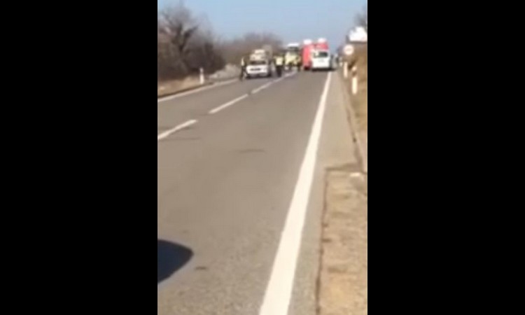 UŽAS KOD CRKVENICE: U sudaru povređeno 11 đaka, vozač poginuo! (video)