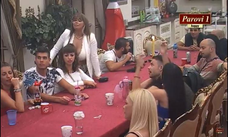 PLJUŠTALE UVREDE: Zerina i Anamarija se posvađale, zamalo došlo do ozbiljnog okršaja!