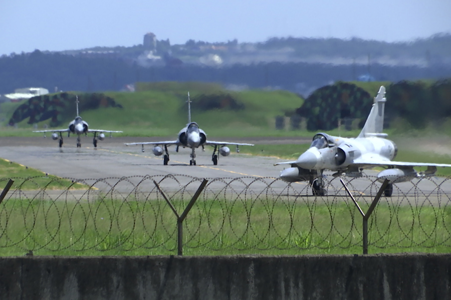 TAJVAN ODMAH REAGOVAO: Kineski avioni ušli u zonu PVO, pokrenuti borbeni avion!
