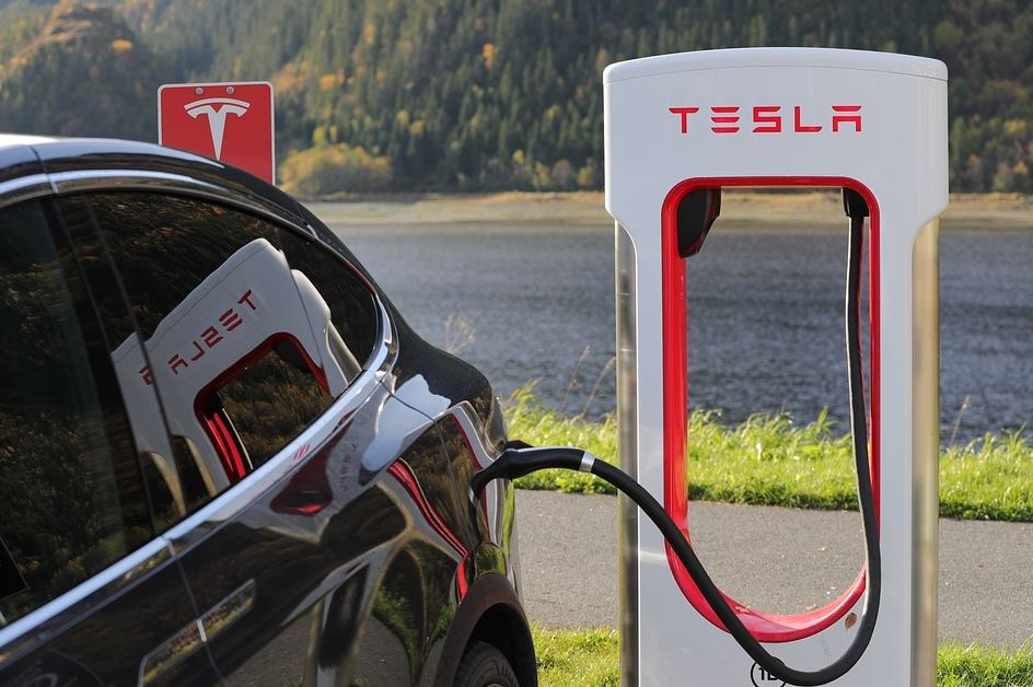 Cene Tesla automobila niže za do 20 odsto u SAD i Evropi: Deo strategije pojeftinjenja!