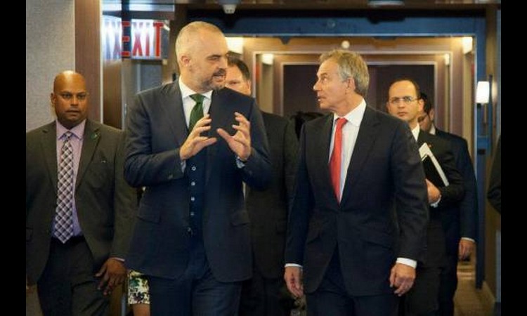 LETOVANJE U ALBANIJI: Premijer Edi Rama uslikan u društvu TONIJA BLERA! (FOTO)
