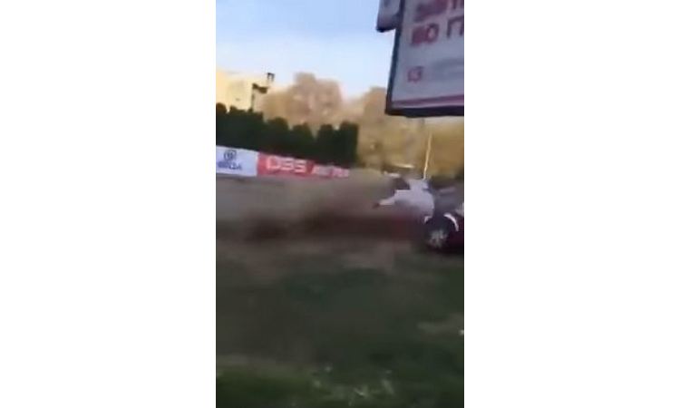 SVI SE HVATALI ZA GLAVU: Srpski vozač u punoj brzini izleteo sa staze i zakucao se u direktora! (UZNEMIRUJUĆI VIDEO)