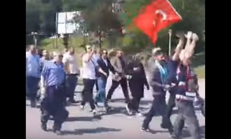 SPREMNI ZA MITING: Prvi autobusi sa Erdoganovim pristalicama stigli u Sarajevo!