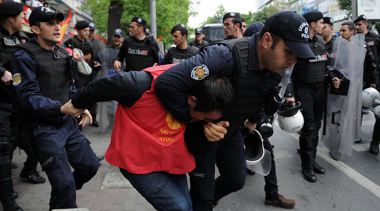 KRVAVI PRAZNIK RADA U ISTANBULU: Jedan muškarac poginuo, uhapšeno više od 200 ljudi