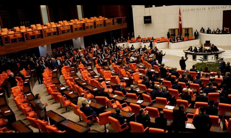 NAJNOVIJA VEST: Evakuisan turski parlament, opasnost od napada