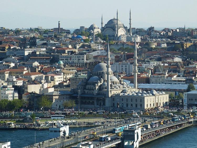 PANIKA I STRAH: Ovako je izgledao Istanbul posle napada (VIDEO)