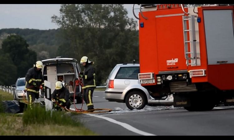Strašna nesreća kod Inđije: Tri osobe poginule u sudaru dva automobila!