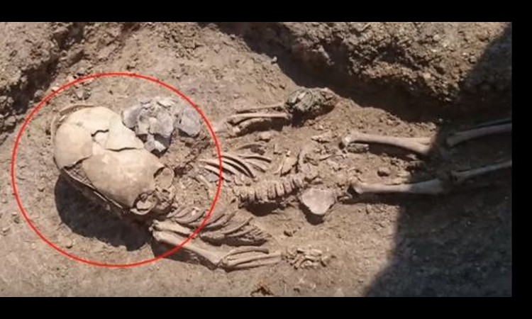 STAR 2000 GODINA: Na Krimu pronađen jezivi skelet DEČAKA VANZEMALJCA! (VIDEO)
