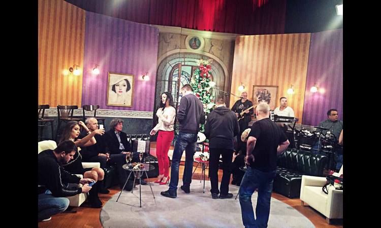 Gužva u studiju: Večeras u „Vikend show-u“ opšte narodno veselje! (video)
