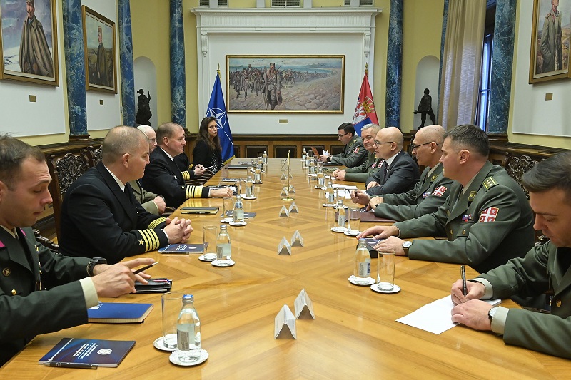 Sastanak ministra Vučevića sa komandantom Komande združenih snaga Napulj admiralom Mančom