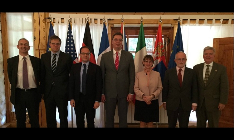O REFORMAMA I NAPRETKU: Premijer Vučić sastao se sa ambasadorima Kvinte i EU