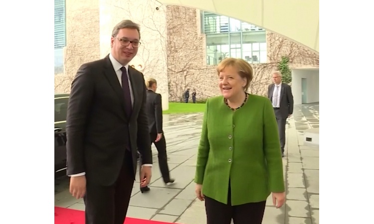 BERLIN: Vučić telefonom razgovarao sa Angelom Merkel!