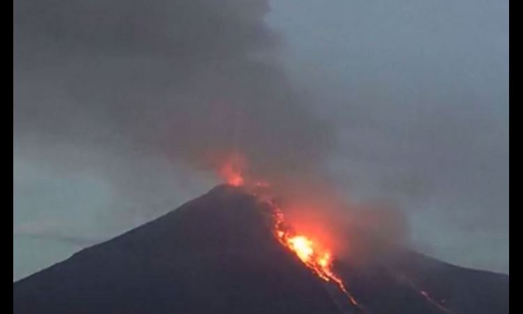 ALJASKA U PANICI:Proradio Vulkan Bogoslov, oblak pepela ometa avione!