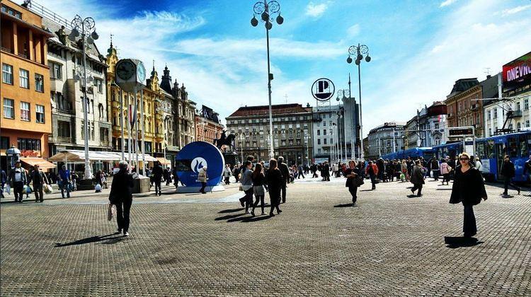 Ekstremisti pravili haos u Zagrebu: Najmanje petoro uhapšenih zbog USTAŠKIH POKLIČA ispred službenih prostorija srpske manjine!