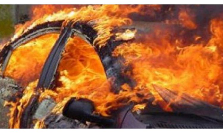 BUKTINJA U JUŽNOM BULEVARU: Zapalio se auto, nema povređenih!