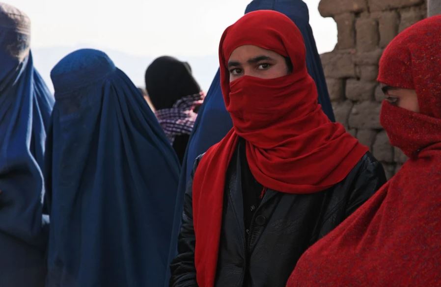 REAGOVAO VISOKI KOMESAR UN: Talibani pozvani da ukinu oštre zabrane ženama o obrazovanju i radu