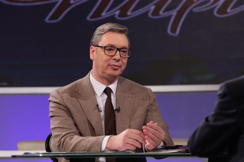 VUČIĆ SE VEČERAS OBRAĆA NACIJI NA HAPPY TV: Predsednik Srbije u emisiji „Ćirilica“ u 21 čas!