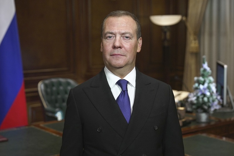 CEO SVET ĆE SE PRETVORITI U PRAŠINU: Medvedev siguran kako će se voditi Treći svetski rat ako do njega dođe