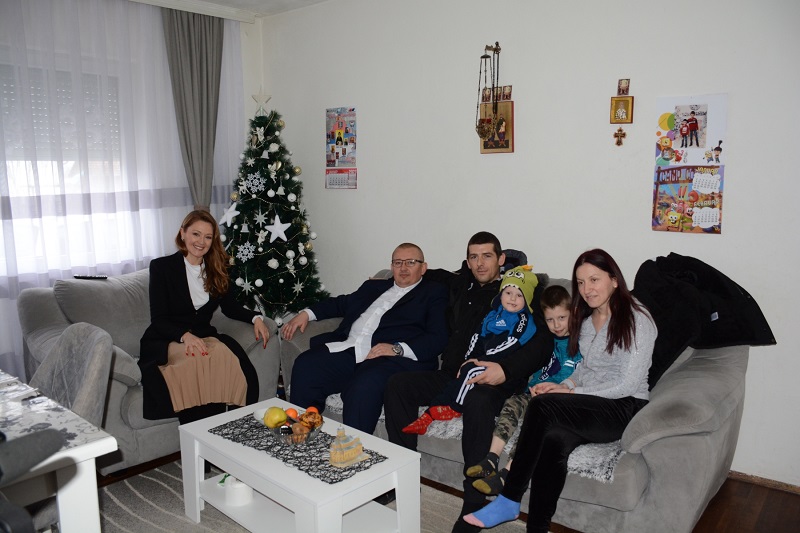 Kancelarija za KiM: Četvoročlana porodica Ristić iz Prilužja dobiće kompletno renovirani dom (FOTO)