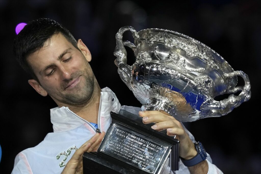 NOVAK JE ŠAMPION MELBURNA! Đoković savladao Cicipasa za 10. titulu Australian Opena!  (FOTO)
