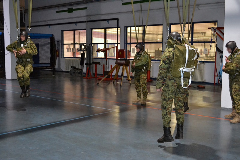 VOJSKA SRBIJE: Osnovna padobranska obuka vojnika generacije „septembar 2022“