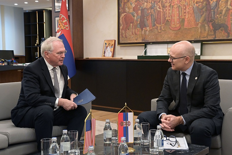 Ministar Vučević na sastanku sa ambasadorom SAD Hilom (FOTO)