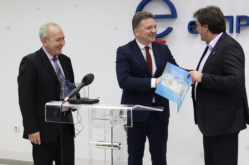 Ministar informisanja i ministar Gašić prisustvovali su danas puštanju novih elektronskih usluga Ministarstva unutrašnjih poslova