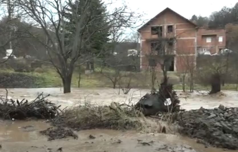FORMIRAN KRIZNI ŠTAB: Todić obišao poplaveljena područja u Leposaviću