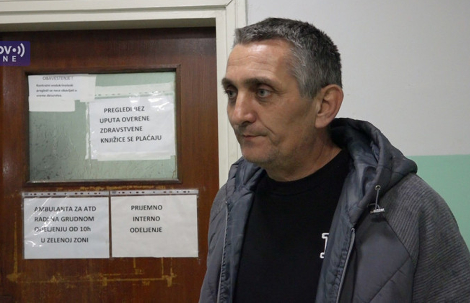 Kosovska policija zadržala sanitet na Jarinju zbog KM tablica: Vraćaju sve zbog „isteklih registracija“ (VIDEO)