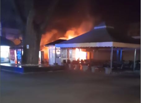 STRAVIČNA NESREĆA U VRNJAČKOJ BANJI: Izbio požar u restoranu brze hrane- poginula jedna osoba! (VIDEO)